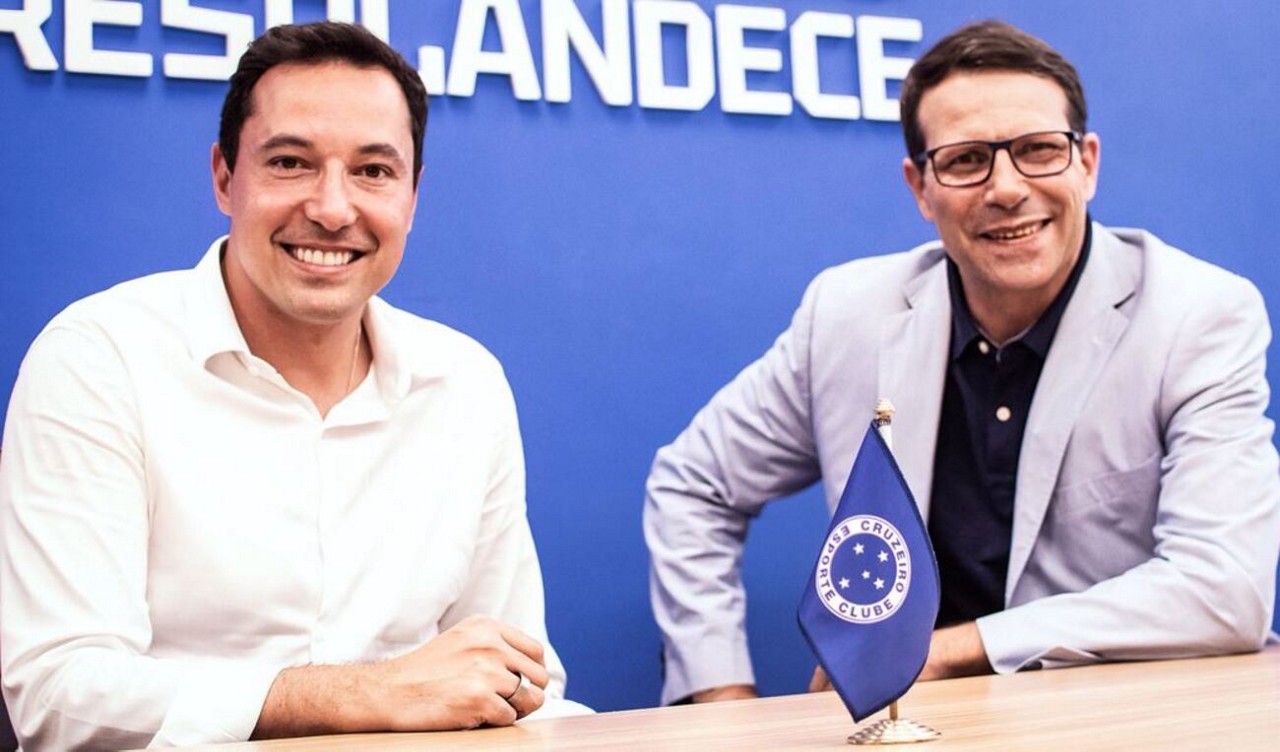 Leonardo Gaciba ao lado do vice-presidente do clube, Pedro Junio