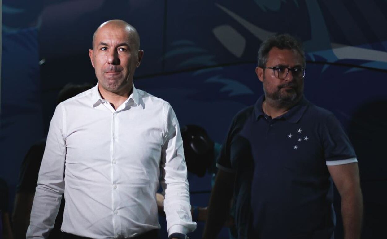 Treinador Leonardo Jardim ao lado do CEO do clube, Alexandre Mattos