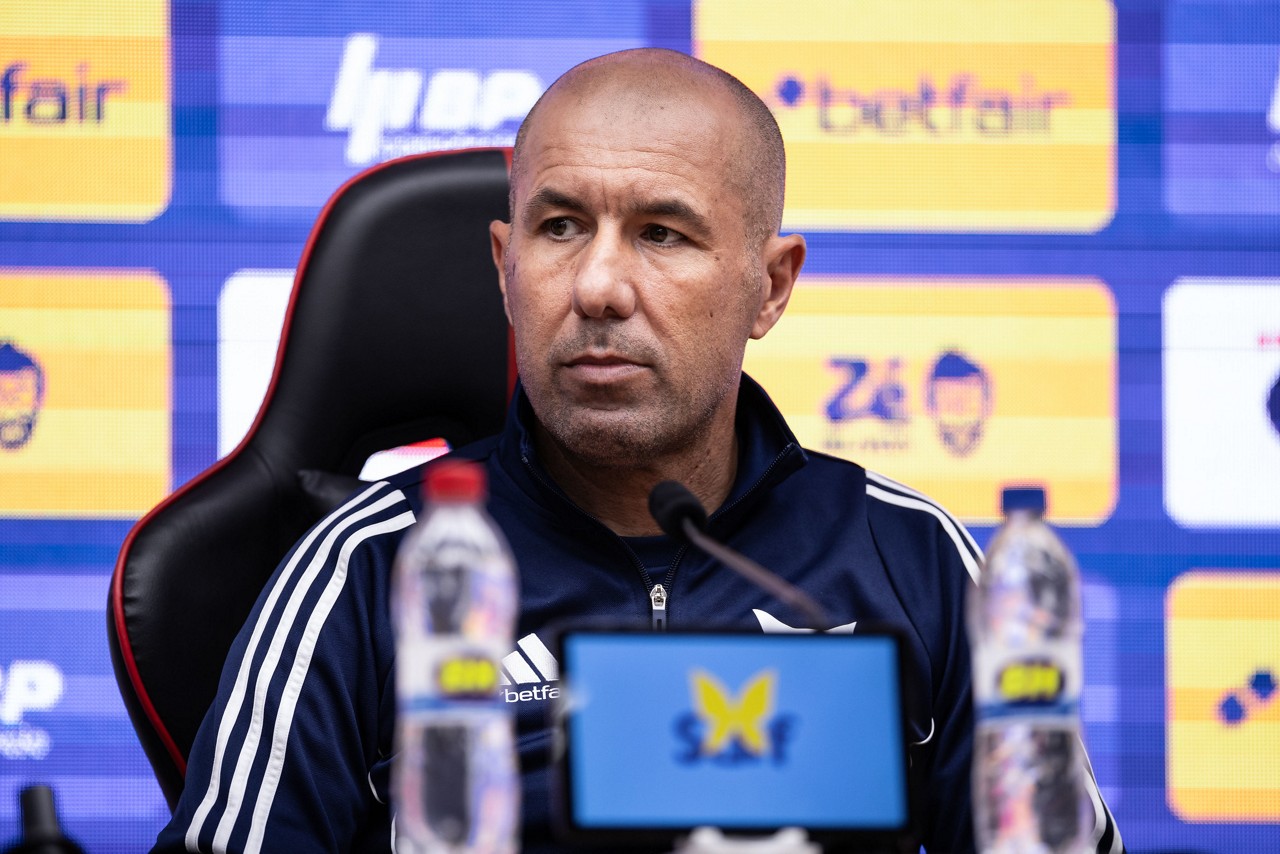 Jardim concedendo entrevista coletiva após partida contra o Tricolor