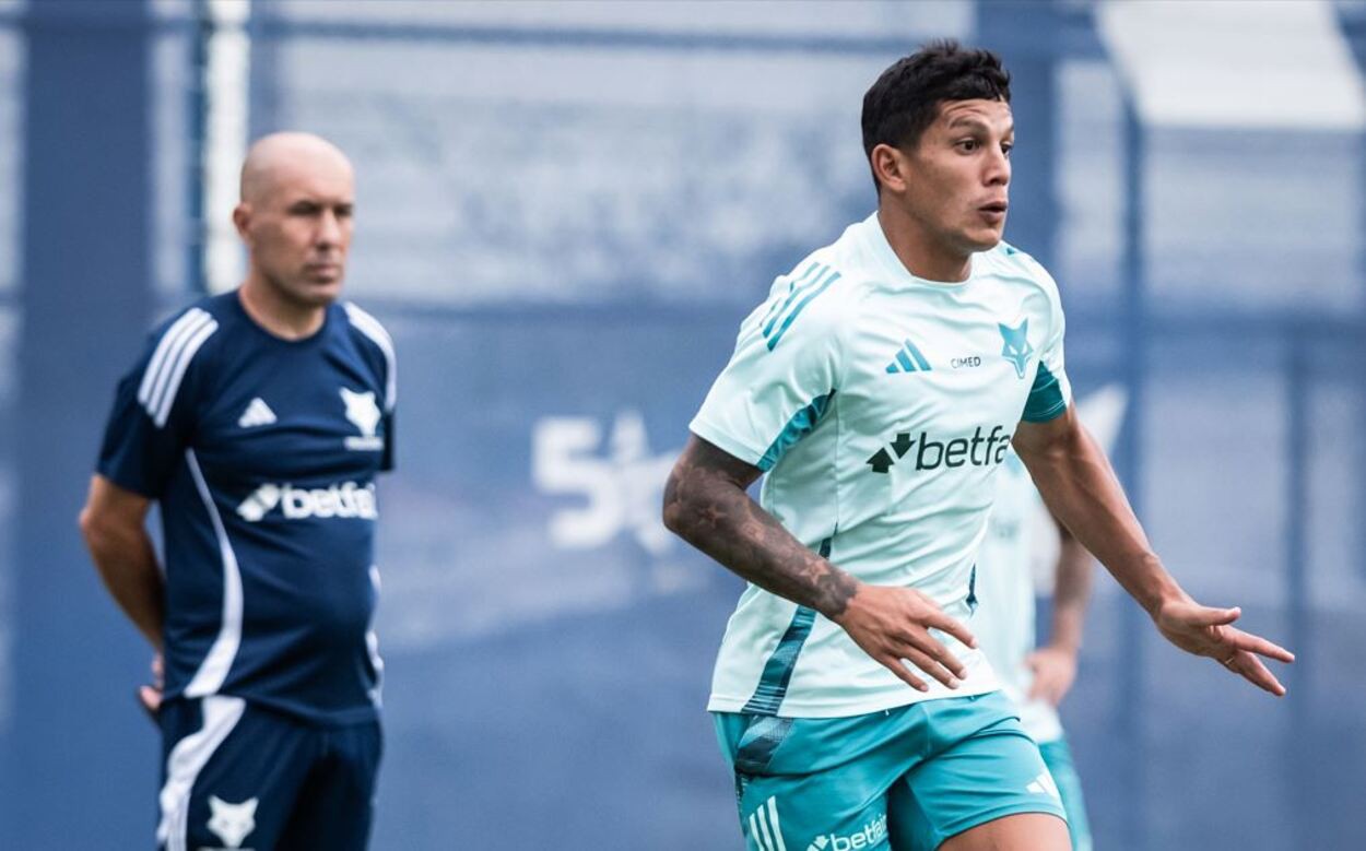 Lucas Romero e Leonardo Jardim durante treino na Toca da Raposa 2