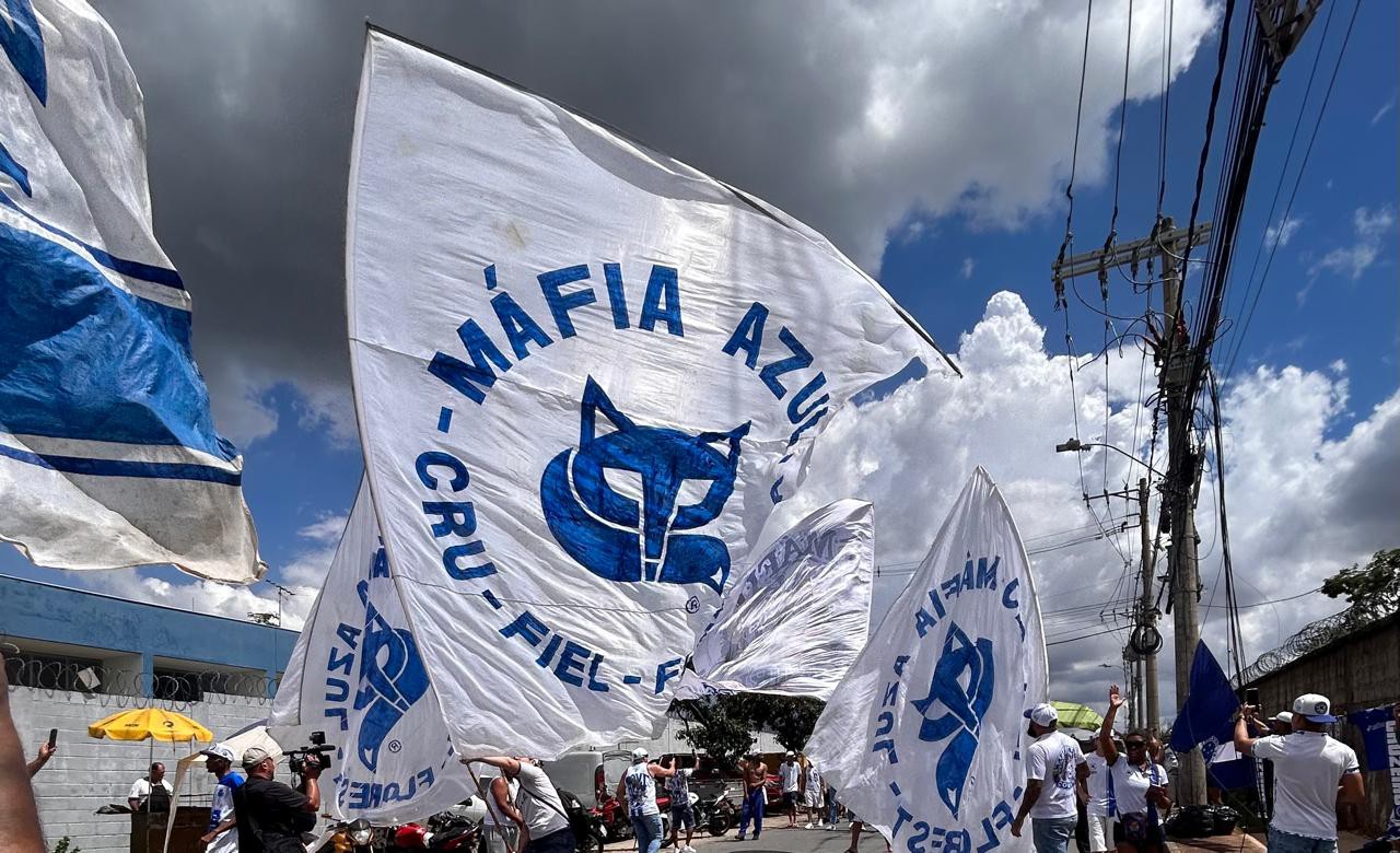 Máfia Azul está proibida de frequentar os estádios até 2026