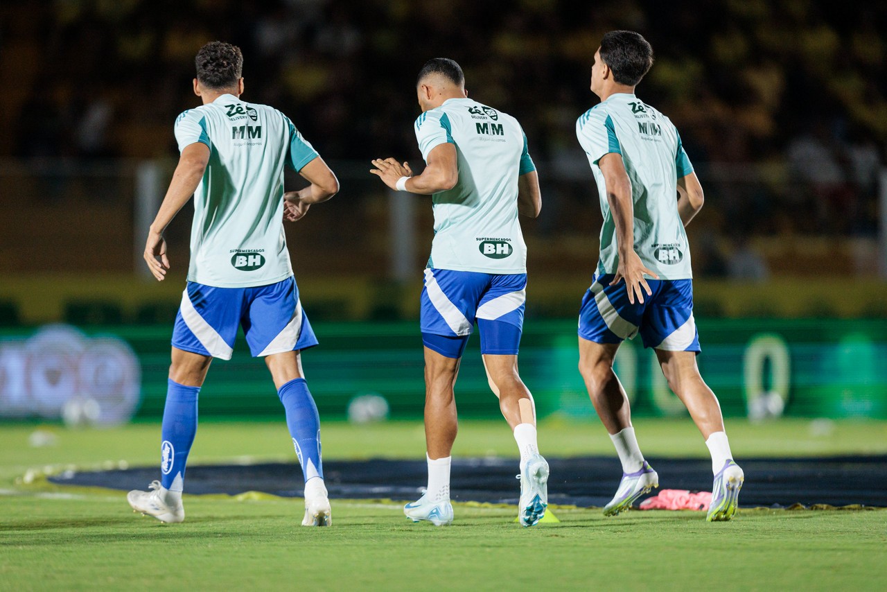 Partida ocorre no estádio Campos Maia