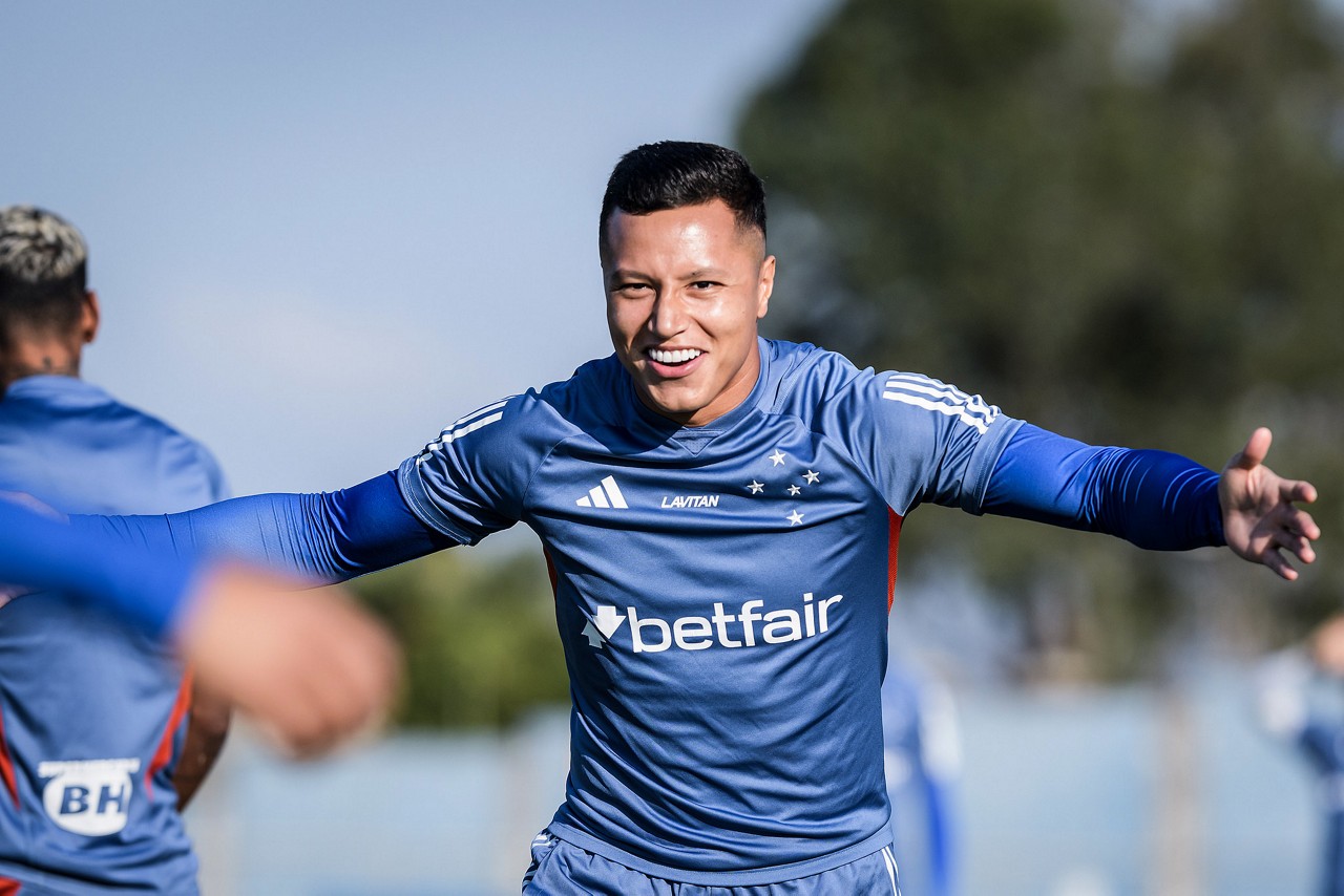 Paranaense tem vínculo por mais dois anos