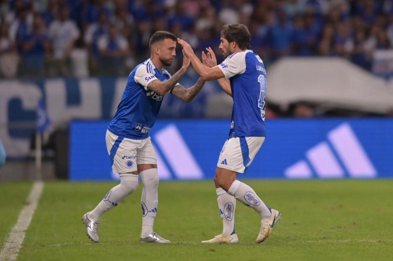 Matheusinho entrou no lugar de Lucas Silva no 2º tempo