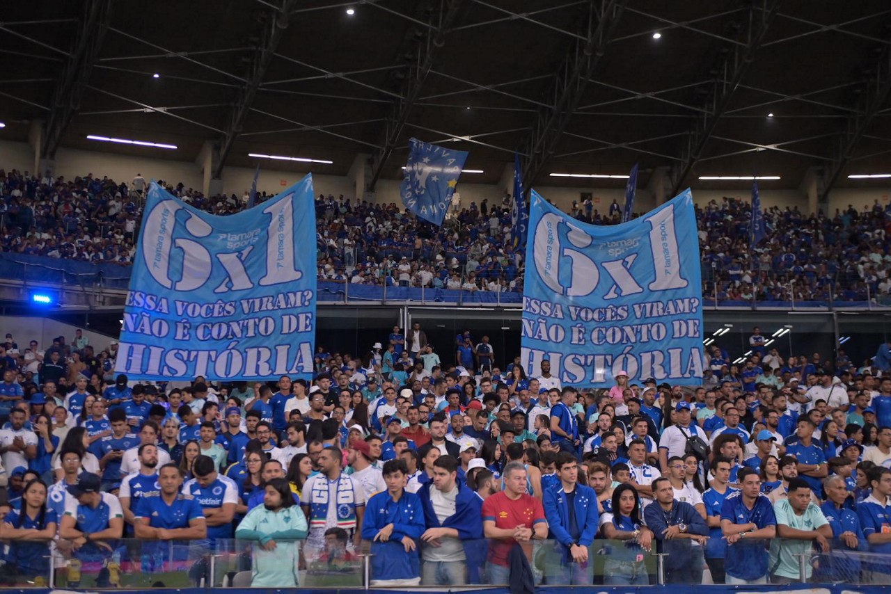 China Azul lotou o estádio em domingo à noite