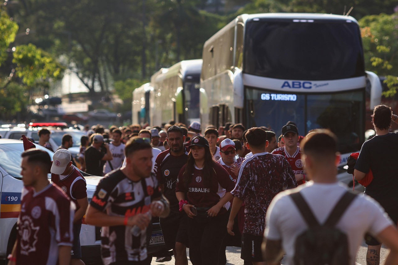 Ônibus e aviões vieram da Argentina