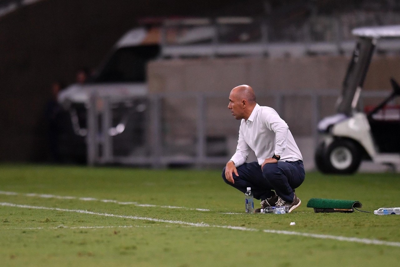 Leonardo Jardim durante jogo no Mineirão