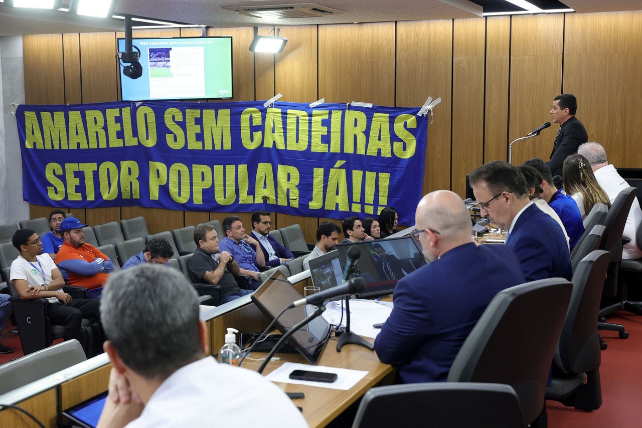 Torcedores do Cruzeiro marcaram presença em audiência pública
