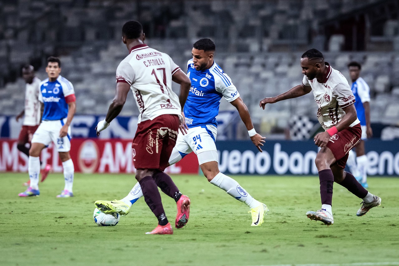 No duelo de ida, o Cruzeiro foi surpreendido pelo Mushuc Runa em pleno Mineirão e perdeu por 2 a 1