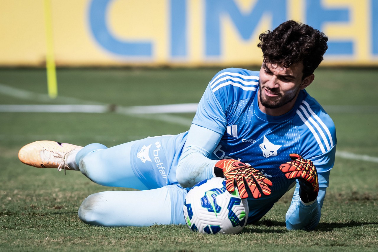 Otávio tem 19 anos e contrato até dezembro de 2028