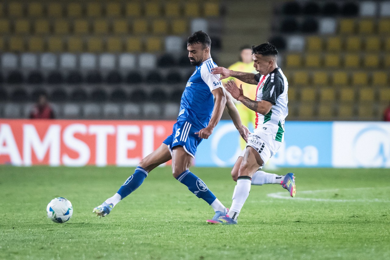 Duelo aconteceu no vazio Estádio Municipal Francisco Sánchez Rumoroso