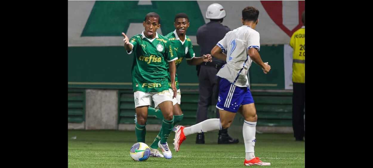 Lance da partida entre Palmeiras e Cruzeiro, no Alianz Parque, pela semifinal do Brasileiro Sub-20