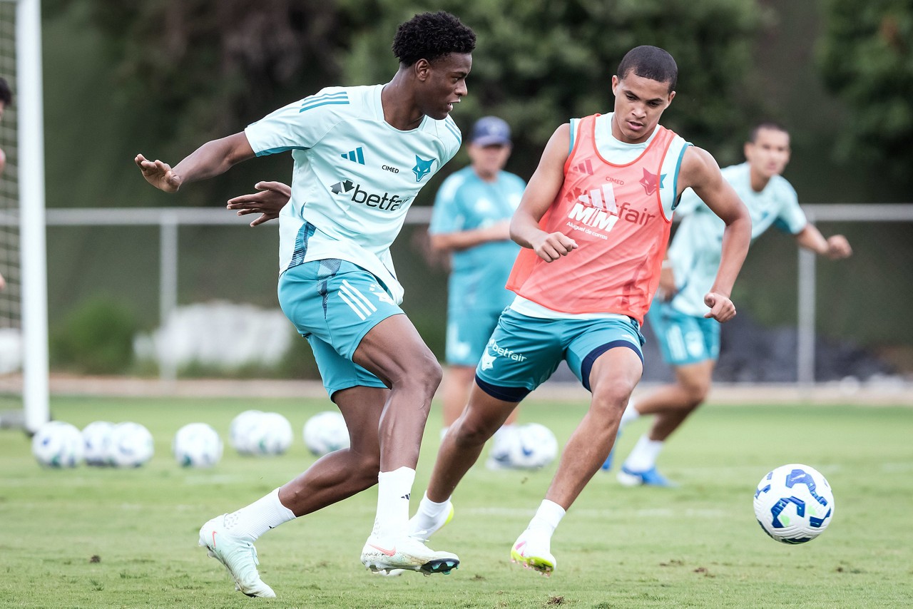 Jonathan Jesus em ação durante treino na Toca da Raposa