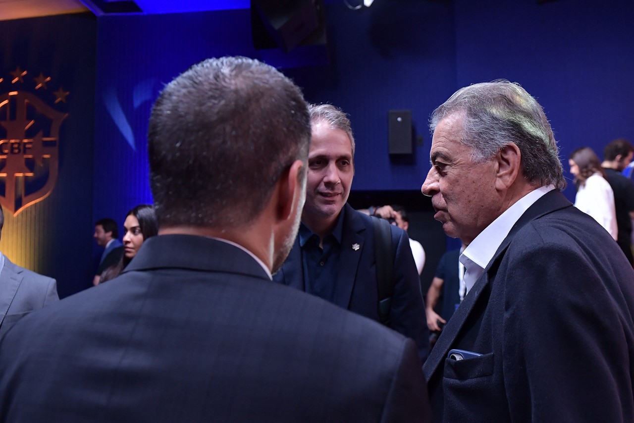 Paulo Pelaipe em conversa com dirigentes no Rio