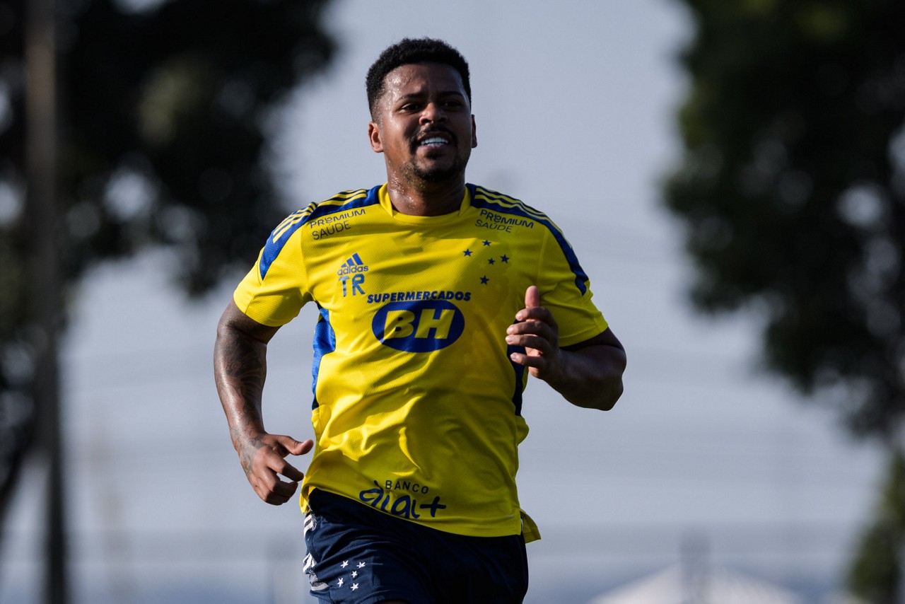 Diogo Vitor durante treinamento na Toca da Raposa 2, em 2021