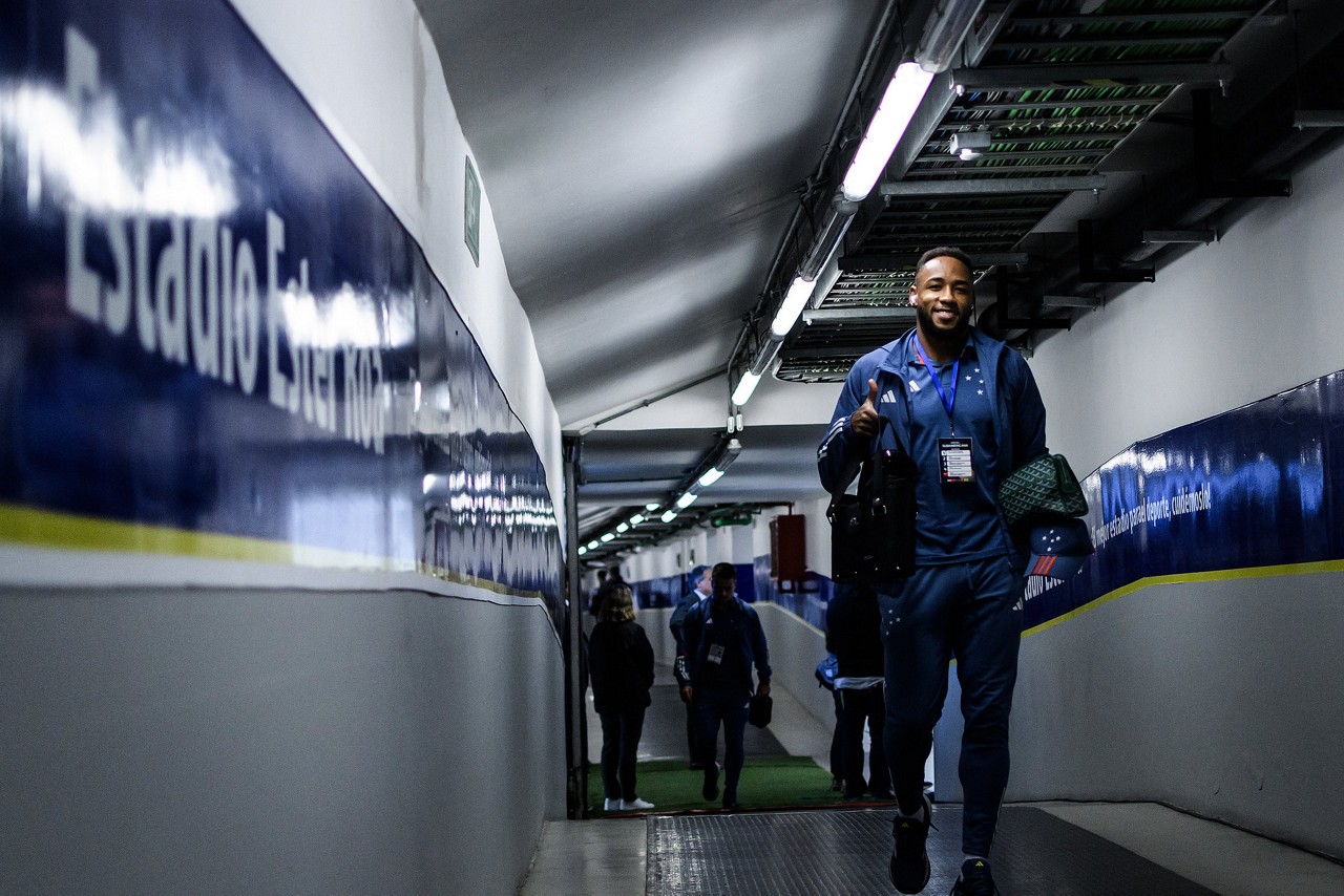 Rafa Silva chegando a estádio para jogo