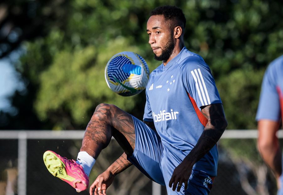 Atacante tem contrato até dezembro e não tem permanência no clube garantida