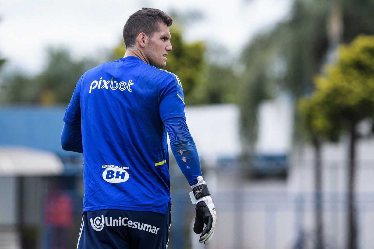 Arqueiro estava emprestado ao Grêmio Porto Alegrense