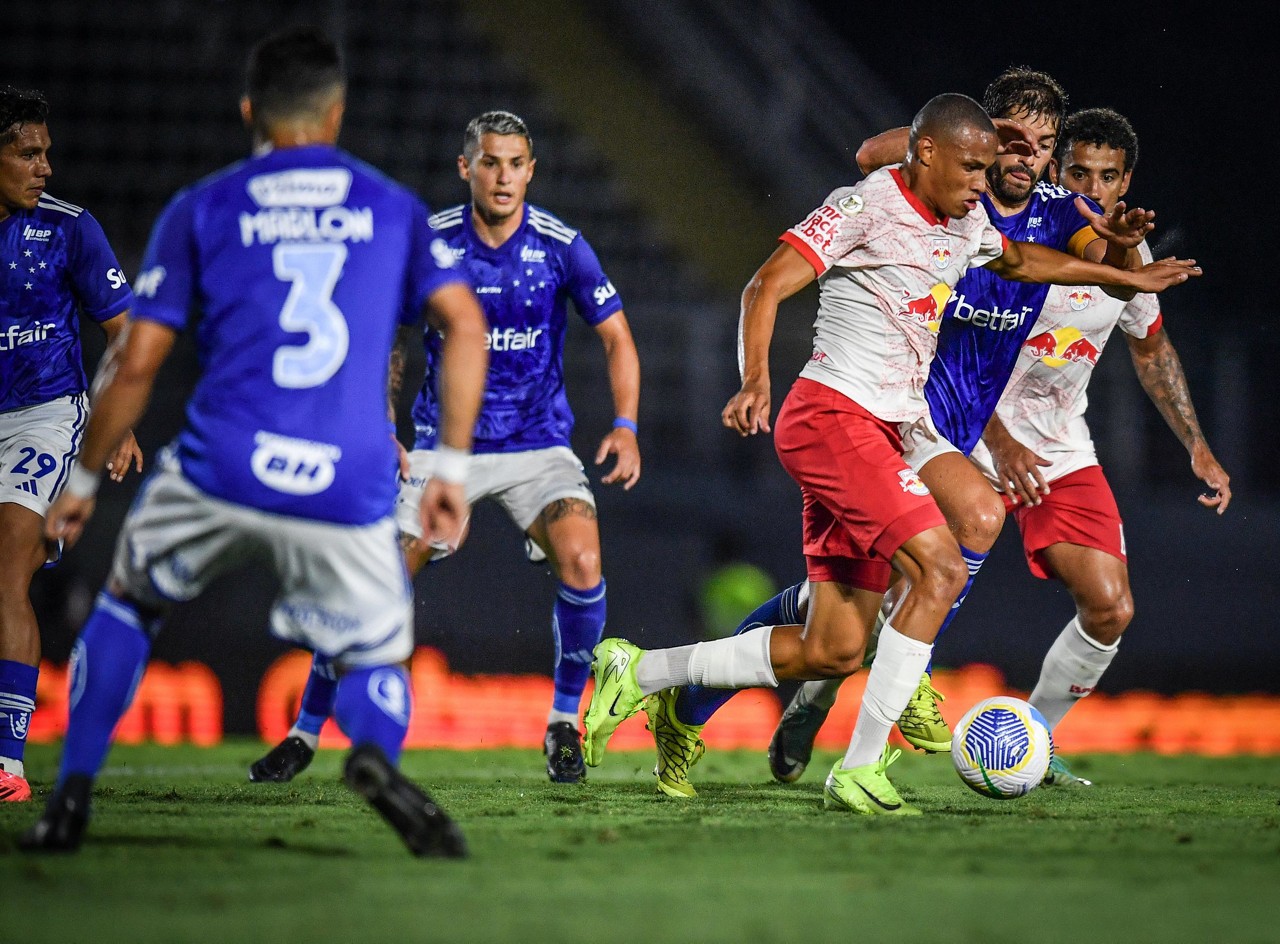 Cruzeiro venceu o último amistoso entre as equipes no Nabizão 