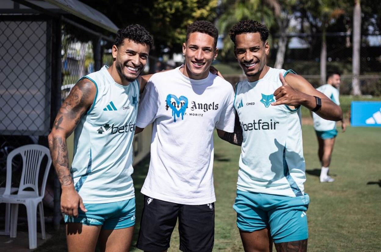 Robert ao lado de William e Matheus Pereira