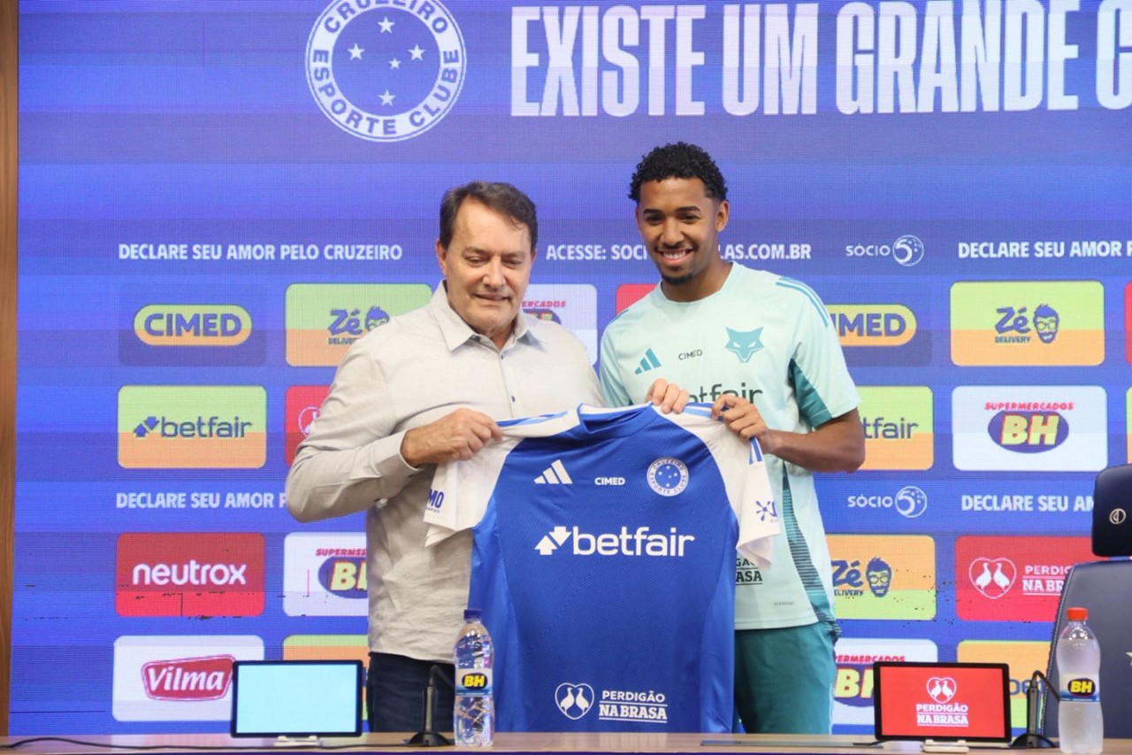 Ryan Guilherme ao lado do dono da SAF, Pedro Lourenço