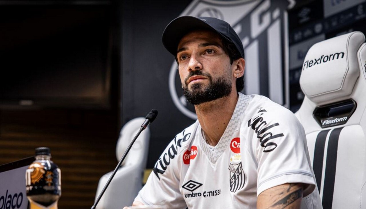 Lautaro foi oficialmente apresentado pelo Peixe
