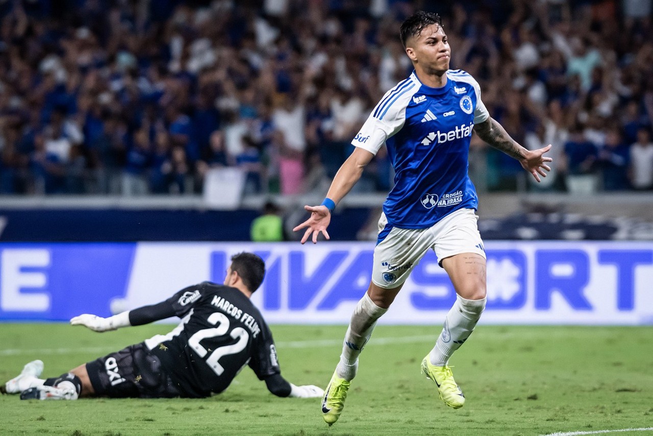 Kaio Jorge comemora um de seus gols diante do Bahia
