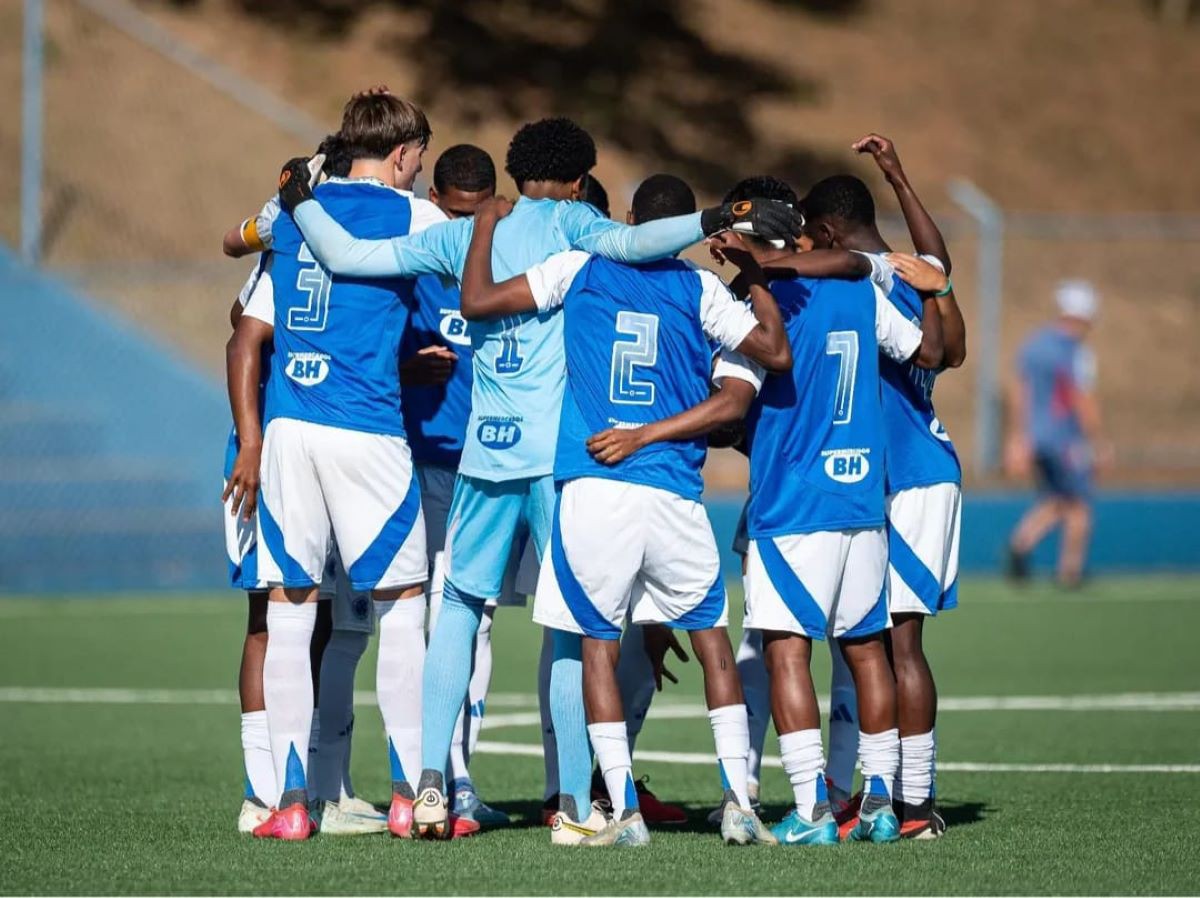 Atletas do Cruzeiro em momento de concentração