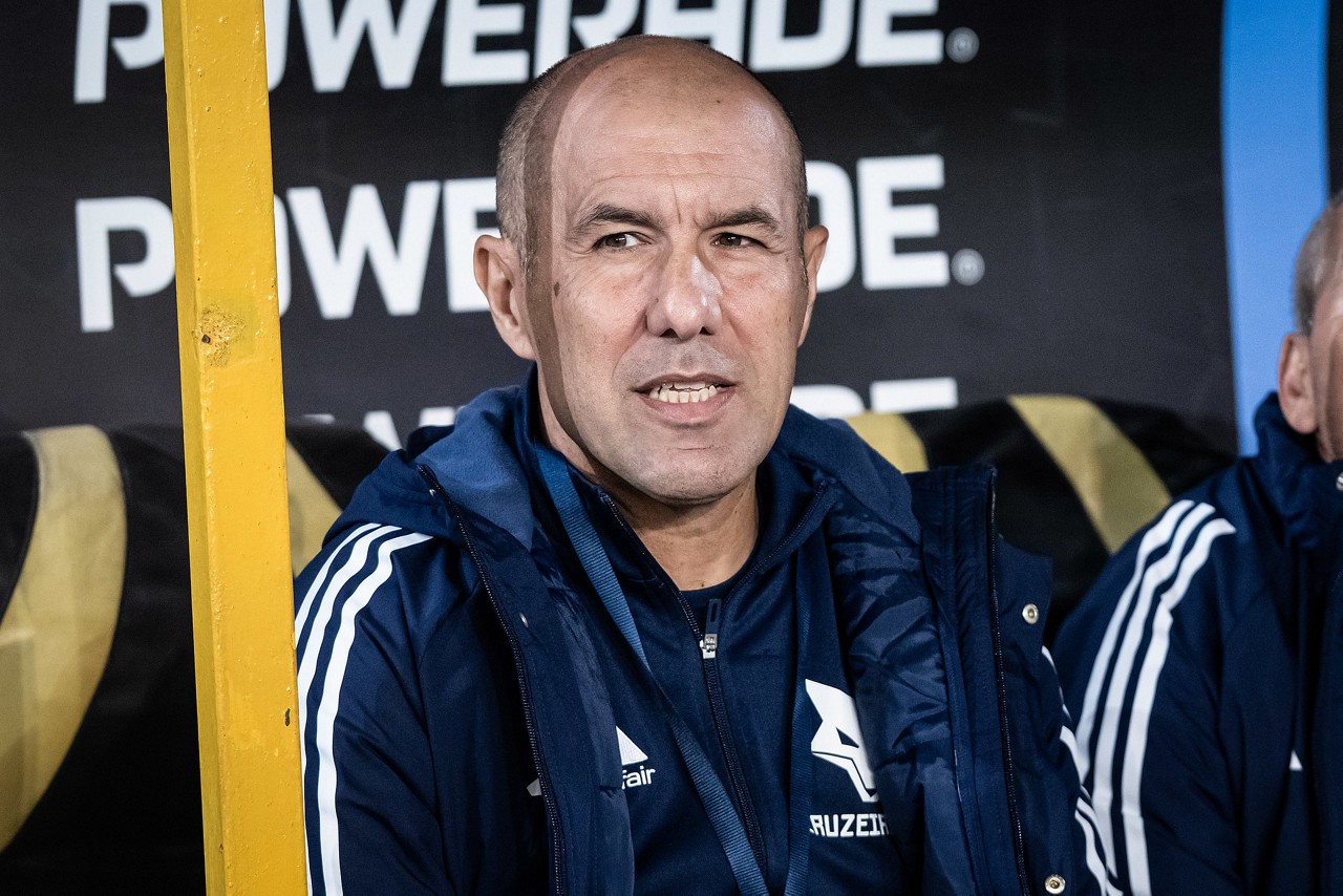 Técnico Leonardo Jardim é o comandante do Cruzeiro que atingiu a marca negativa do clube no histórico de disputas de competições continentais