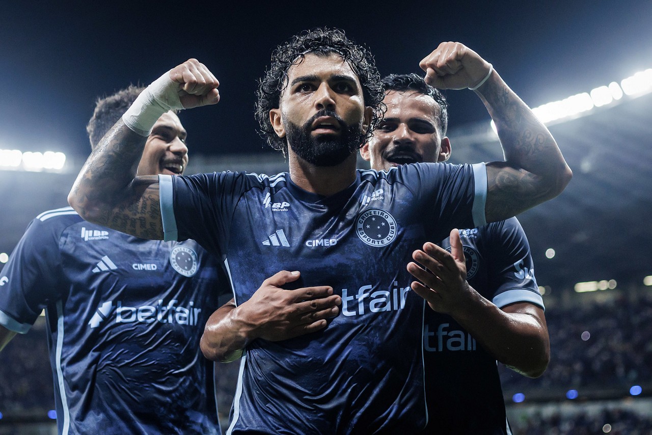 Gabi balançou as redes do Mineirão com a camisa azul pela primeira vez