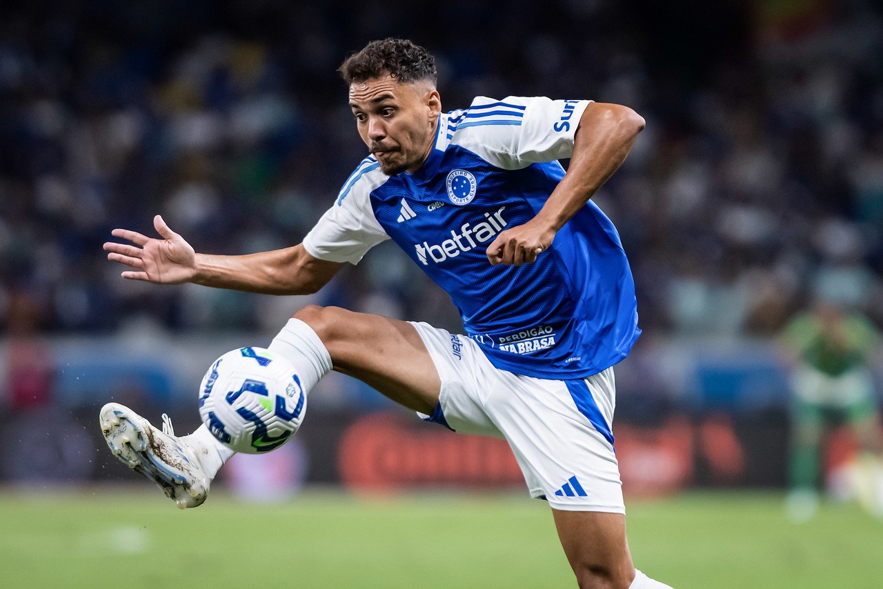 Eduardo em ação durante partida com o Vila Nova-GO