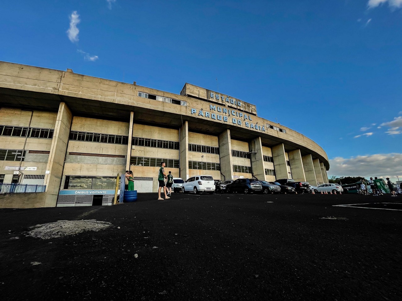 Raposa manda jogo no Parque do Sabiá pois não tinha o Mineirão à disposição