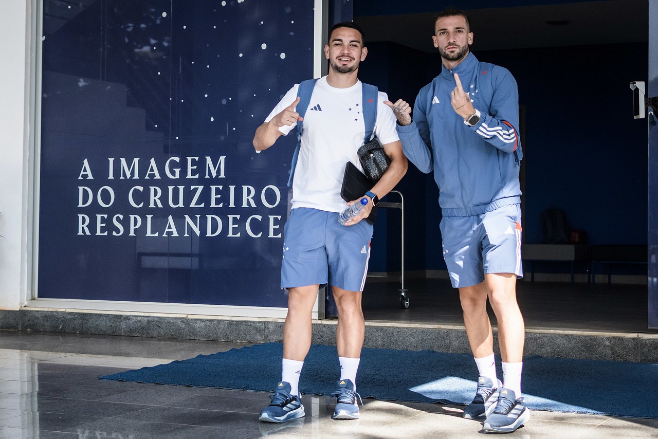 Paraguaio Peralta com o argentino Lautaro na Toca da Raposa 2