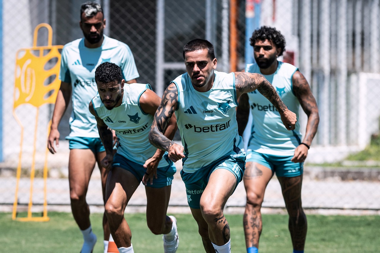 William e Fagner durante treino na Toca da Raposa 2