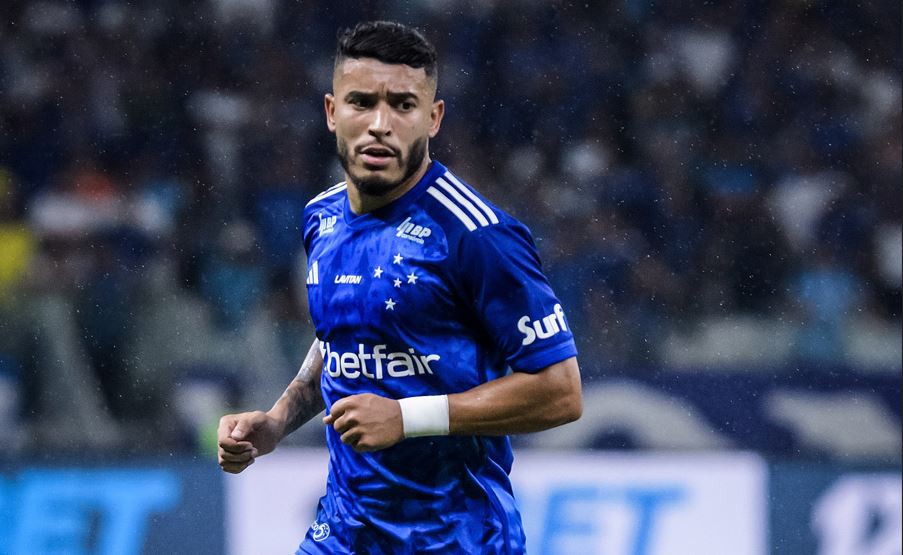 William é considerado o melhor lateral-direito do futebol brasileiro