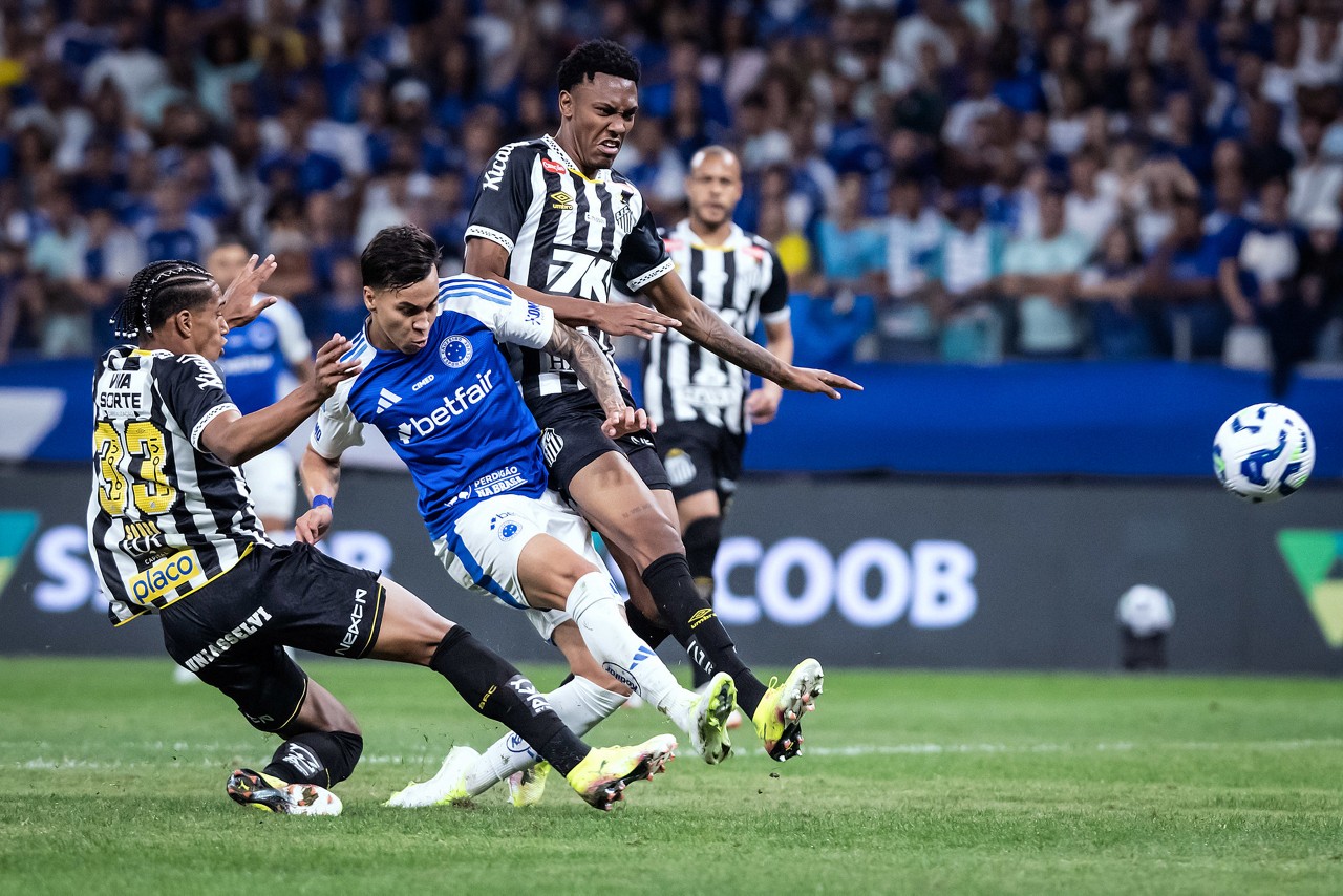 Kaio Jorge balançou as redes, mas gol foi anulado
