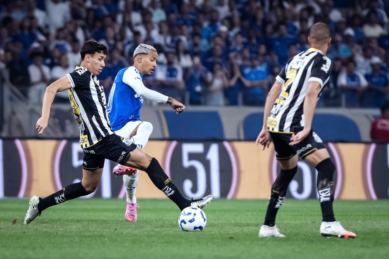 Cruzeiro e Santos se enfrentam no Minierão em partida pelo Campeonato Brasileiro- 10/08