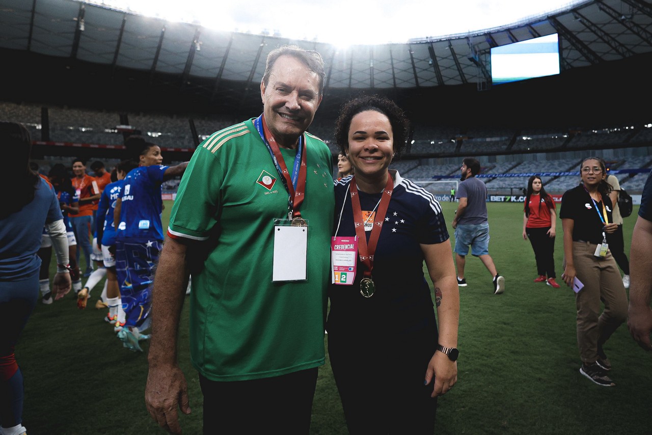 Pedro Lourenço e Bárbara Fonseca em conquista do título estadual