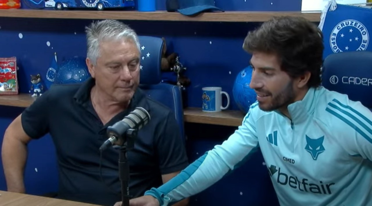 Meio-campistas de gerações diferentes, Douglas e Lucas Silva mostram admiração mútua