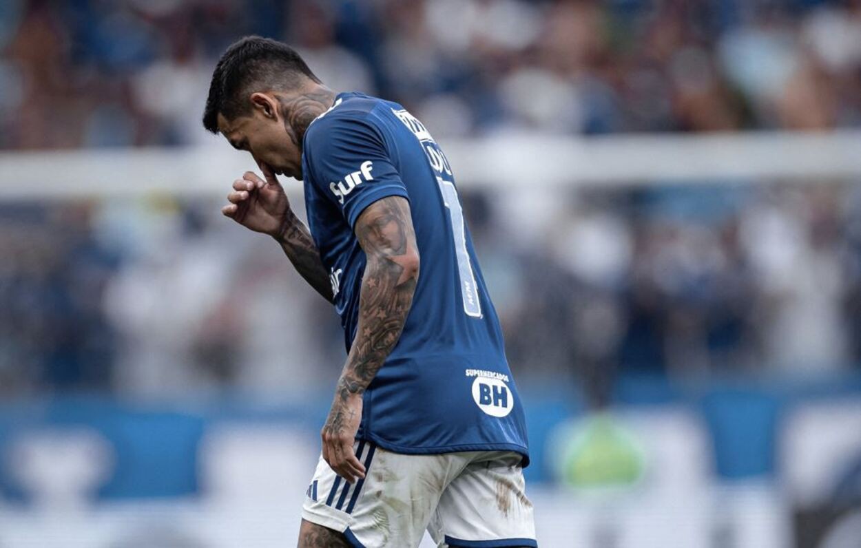Dudu foi recebido de braços abertos pela torcida, mas decepcionou
