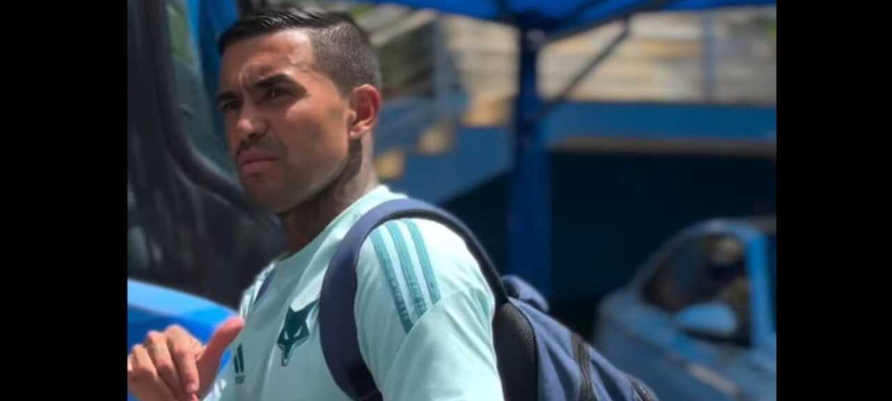Dudu embarca para integrar a delegação do Cruzeiro na viagem para Brasília, onde enfrenta o Athletic