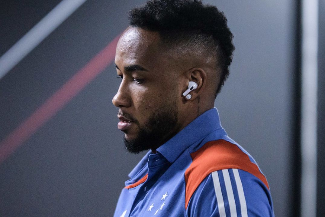 Rafael Silva foi expulso com 3 segundos de jogo na partida entre Cruzeiro e Athletico Paranaense