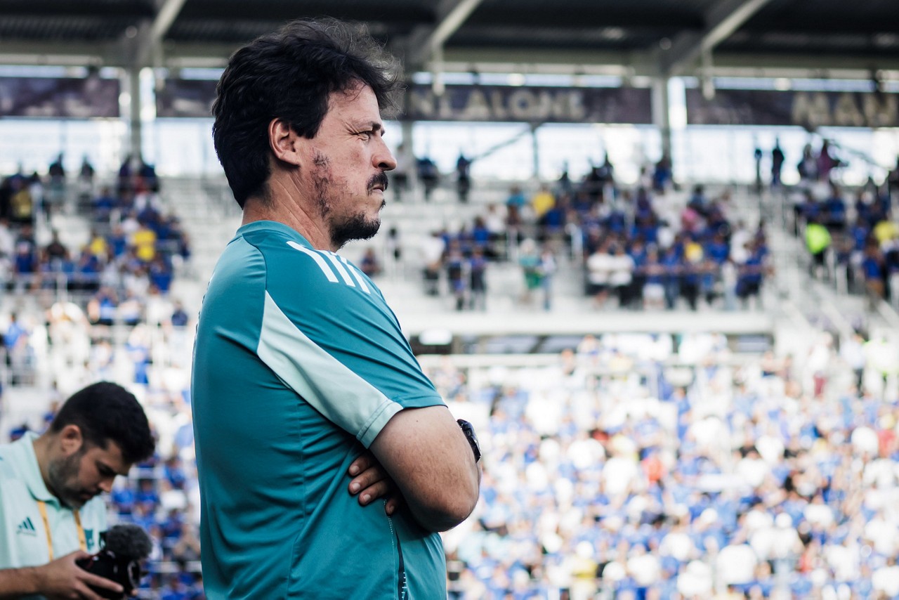 Diniz adianta que a formação contra a Tombense terá, em sua maioria, jogadores que entraram no segundo tempo neste domingo