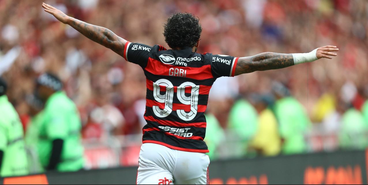 Gabigol encerrou a passagem pelo Flamengo com 13 títulos