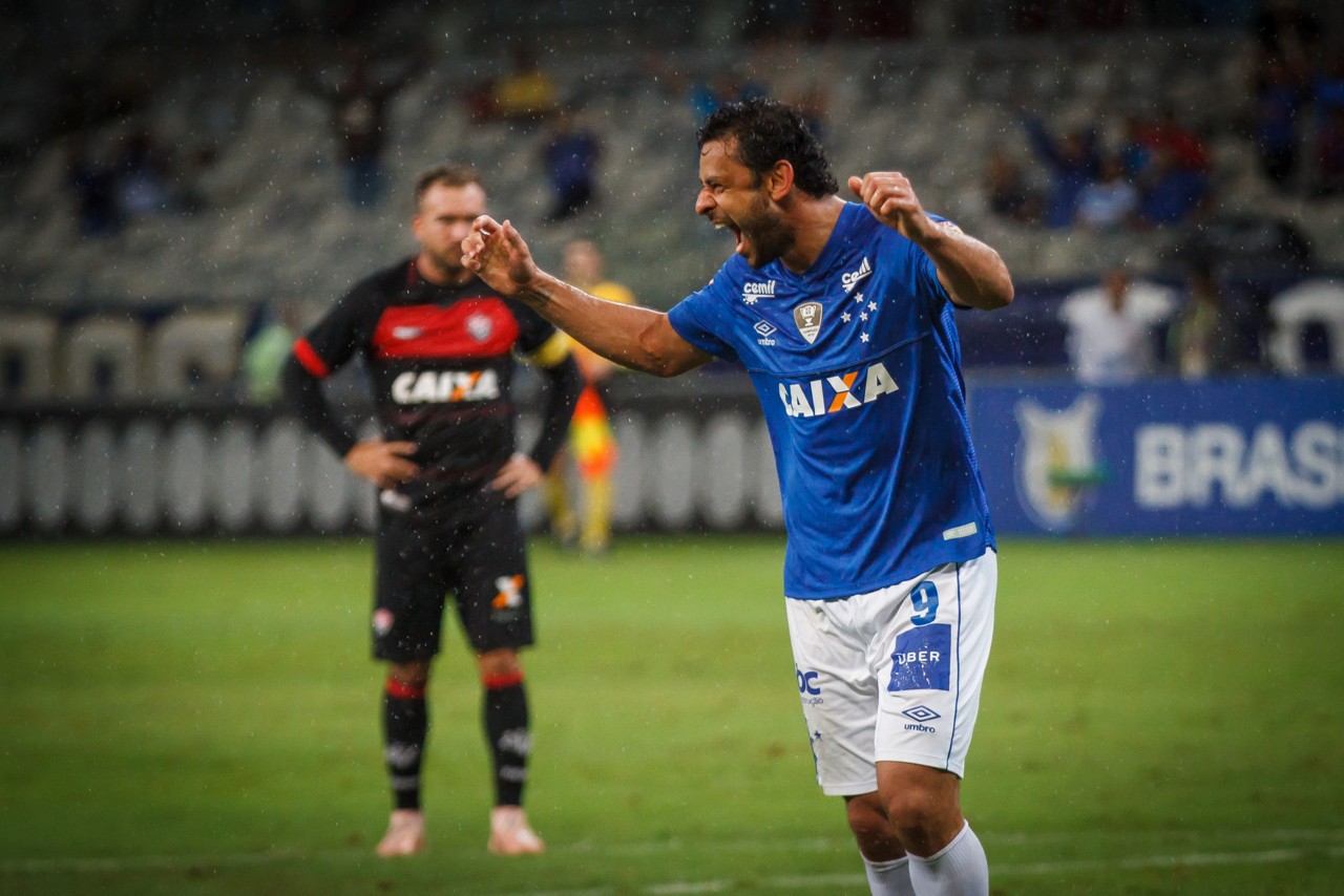 Fred, ex-centroavante, comemora gol do Cruzeiro sobre o Vitória em 2018