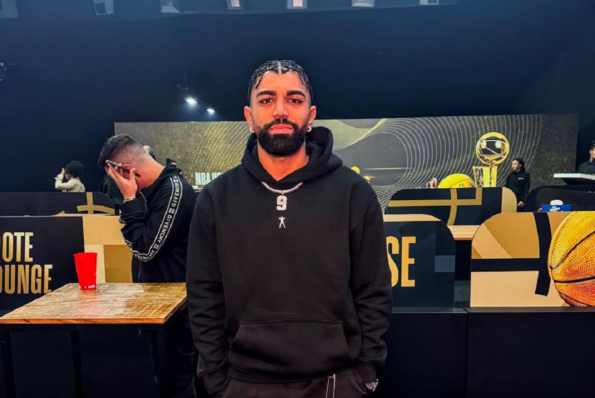 Gabigol, do Cruzeiro, é fã de basquete