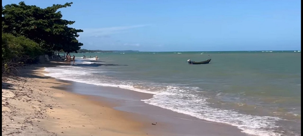 Atacante postou em suas redes momentos de curtição em praia em Trancoso, no Sul da Baia
