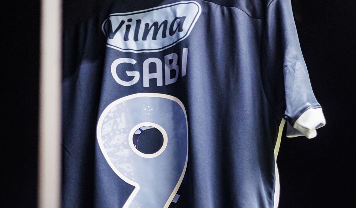 Gabigol escolheu a camisa 9 da Raposa