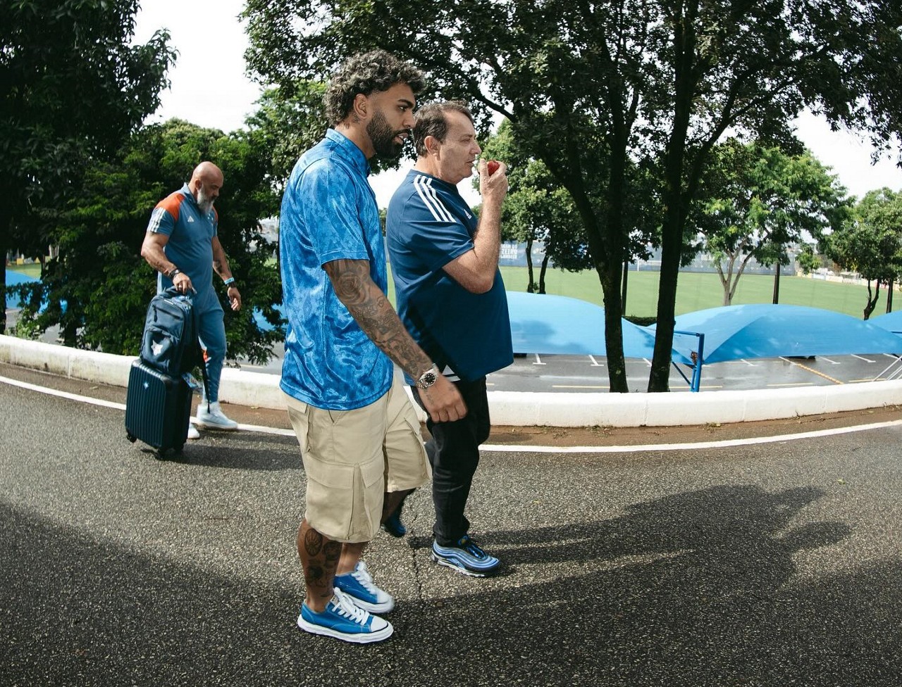 Novo dono da camisa 9 do Cruzeiro visitou o centro de treinamento do clube na tarde deste sábado