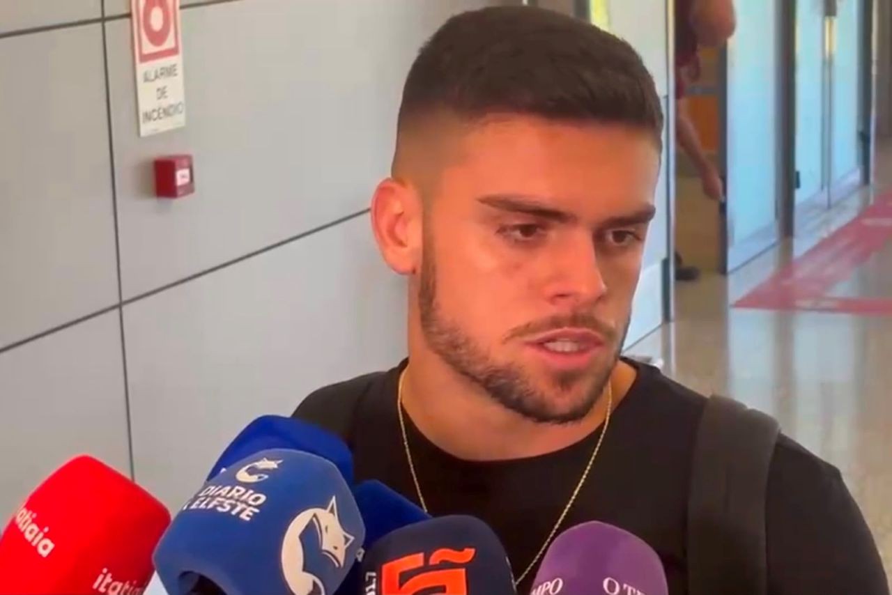 Gabriel Pec desembarcou em Confins para realizar exames médicos e assinar com o Cruzeiro